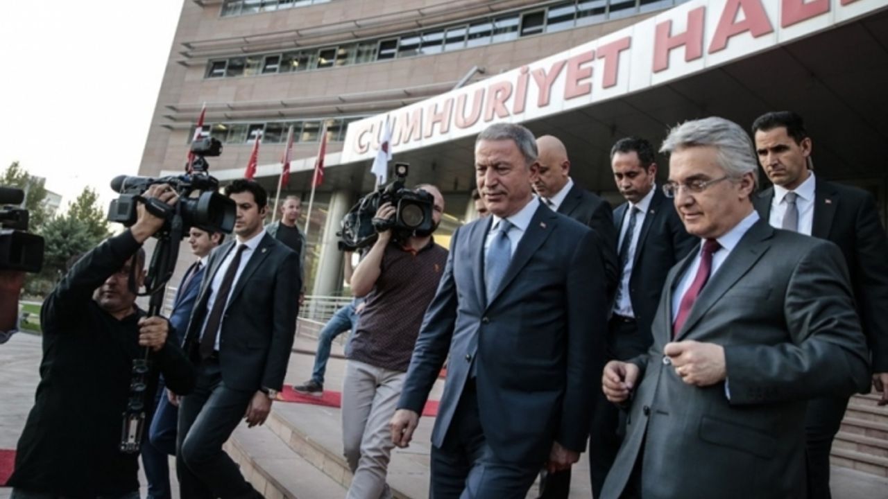 Bakan Akar Kılıçdaroğlu'nu ziyaret etti
