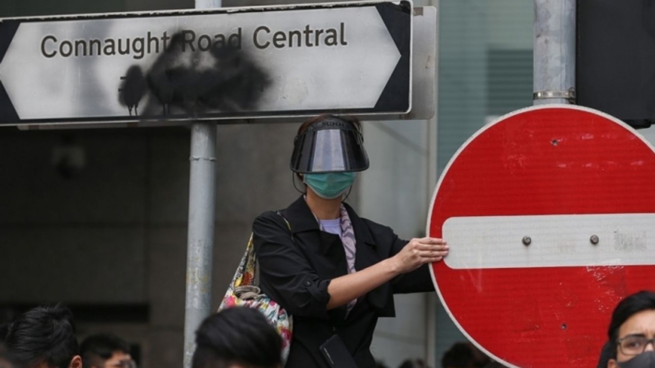 Hong Kong'da üniversitelerde ve kent merkezinde protestolar sürüyor