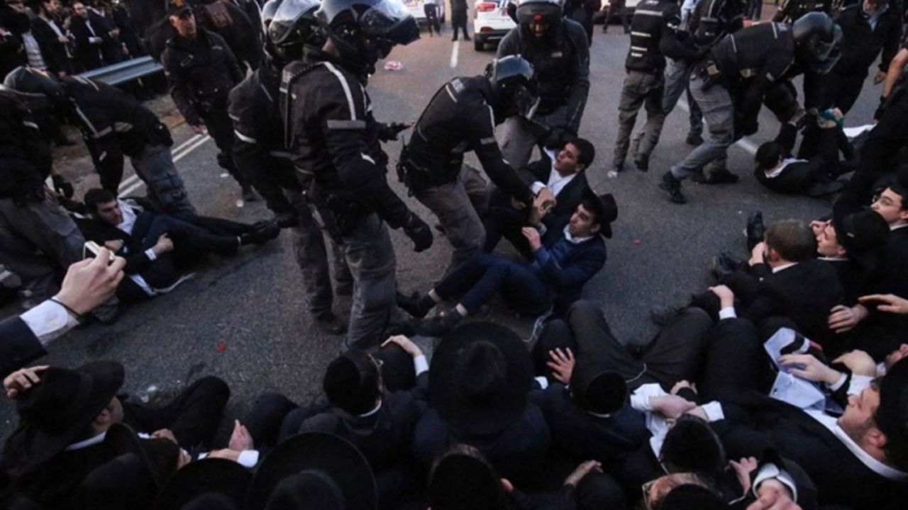 İsrail polisinden Ultra-Ortodoks Yahudilerin gösterisine müdahale