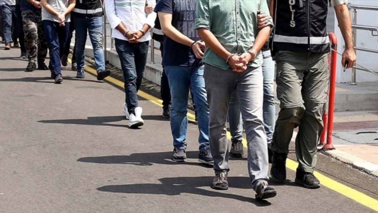 İzmir merkezli 40 ilde FETÖ'nün TSK yapılanmasına operasyon: 41 gözaltı
