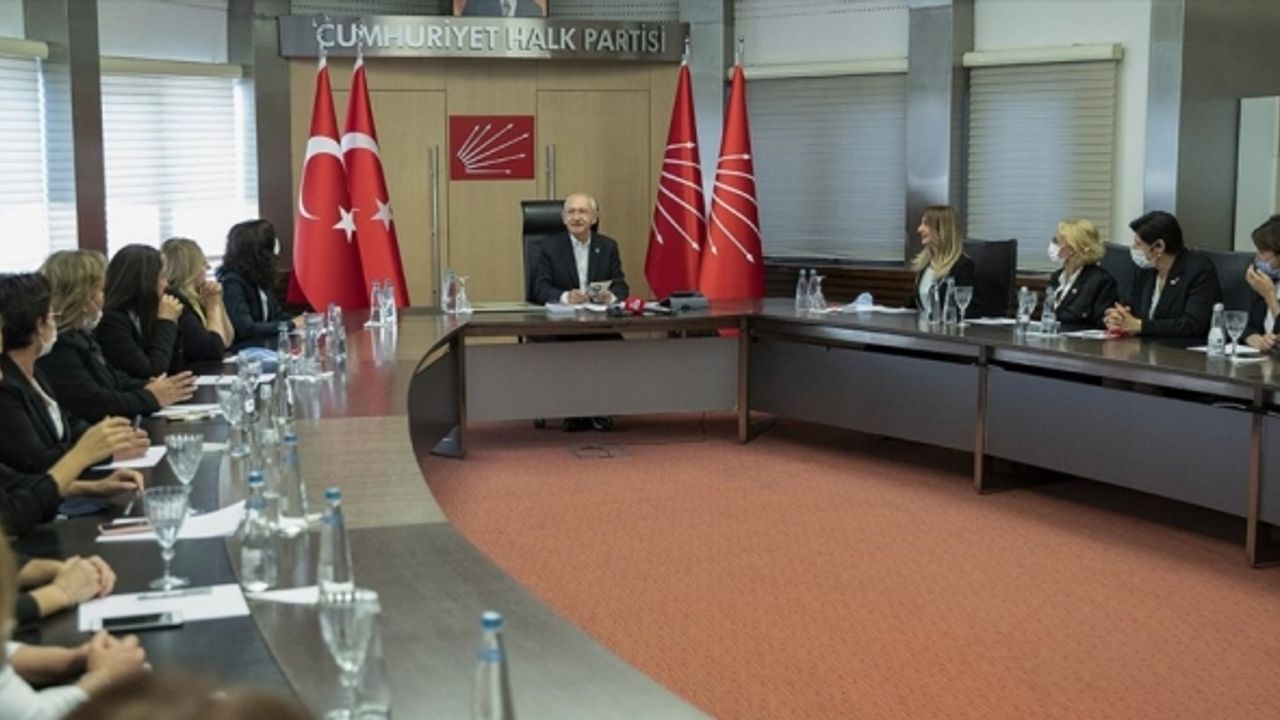 Kılıçdaroğlu partisinin Kadın Kolları üyelerini kabul etti
