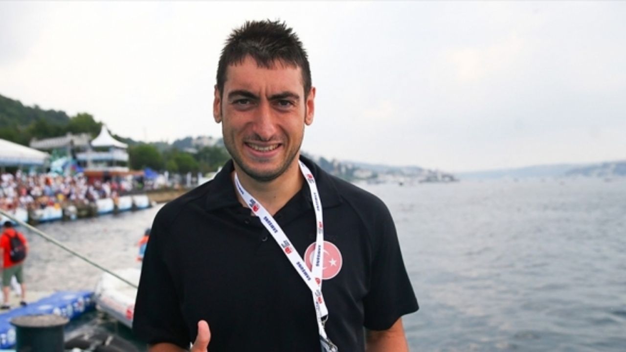Otizmli sporcu Muammer Can Demirci, Boğaziçi Kıtalararası Yüzme Yarışı tarihine geçti