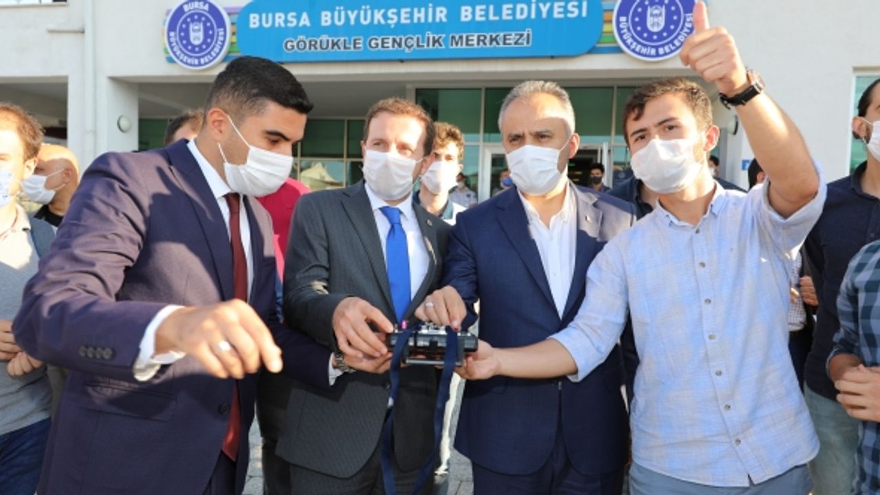 Bursa Büyükşehir Belediye Başkanı Alinur Aktaş'tan Gençlere tam destek