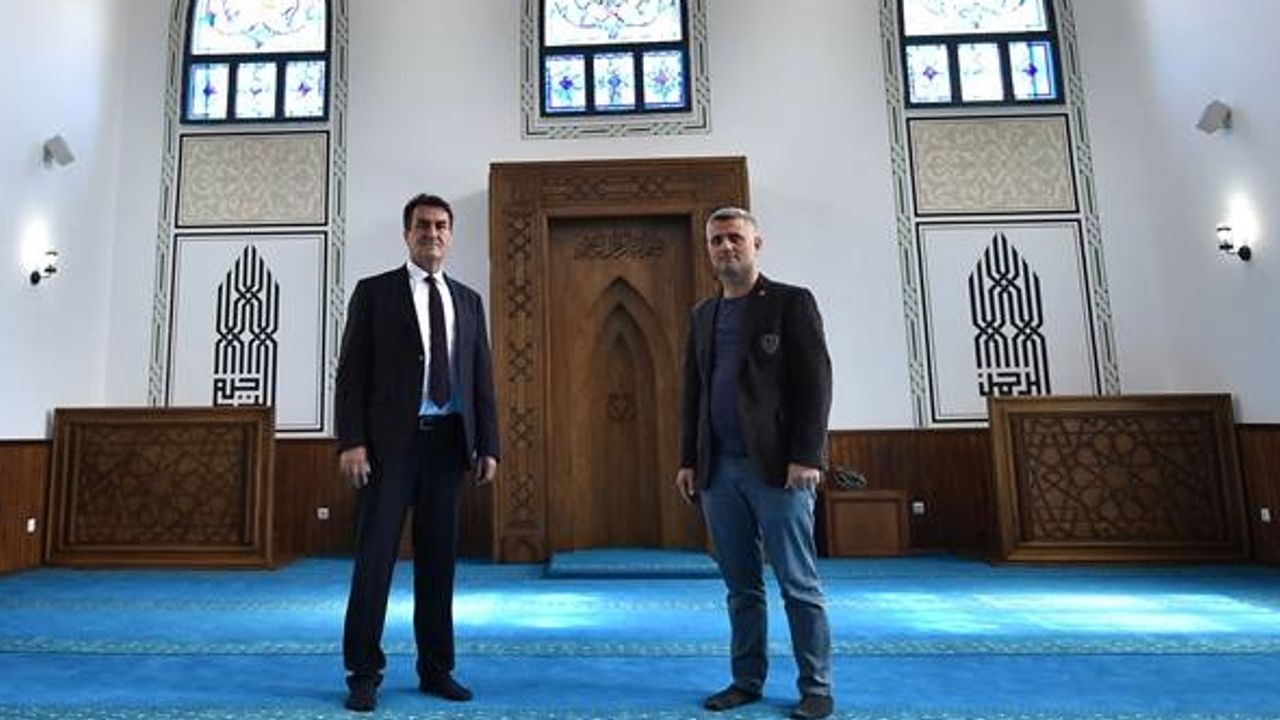 Başkan Dündar, Yenikent Camii’nde incelemelerde bulundu.
