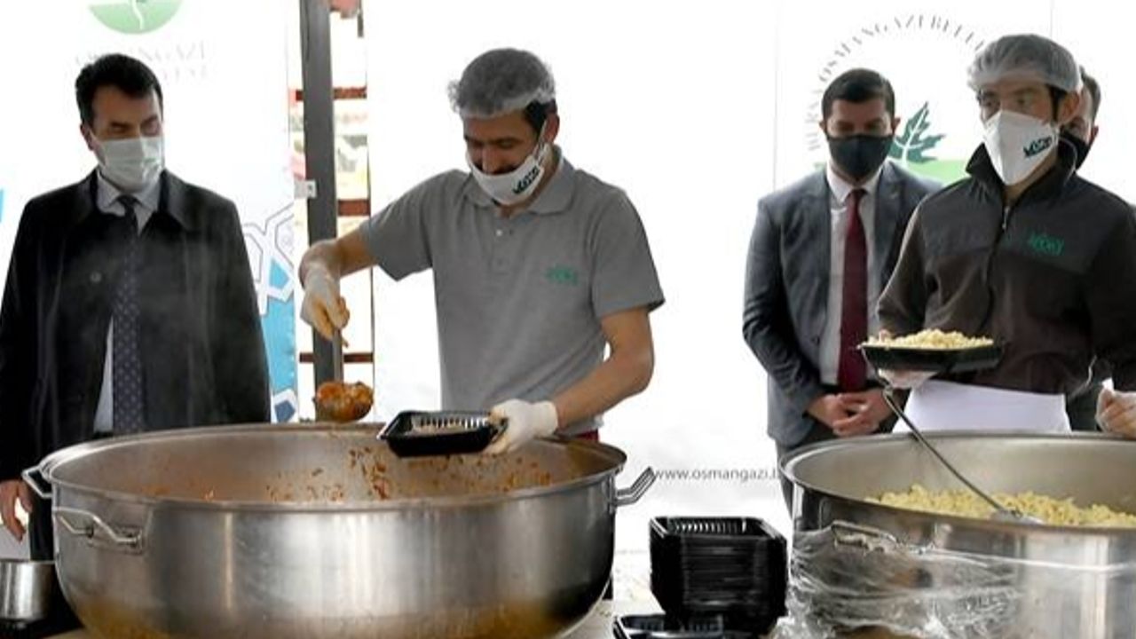 Osmangazi Belediyesi'nden Günlük 2 Bin 500 Kişiye Sıcak İftar Yemeği