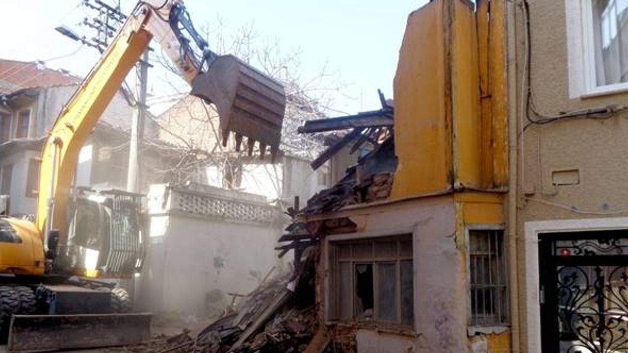 Osmangazi Belediyesi, 41 metruk binayı yıktı.