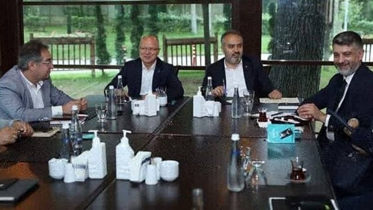 AK Parti Bursa Kurmayları, istişare toplantısında buluştu.