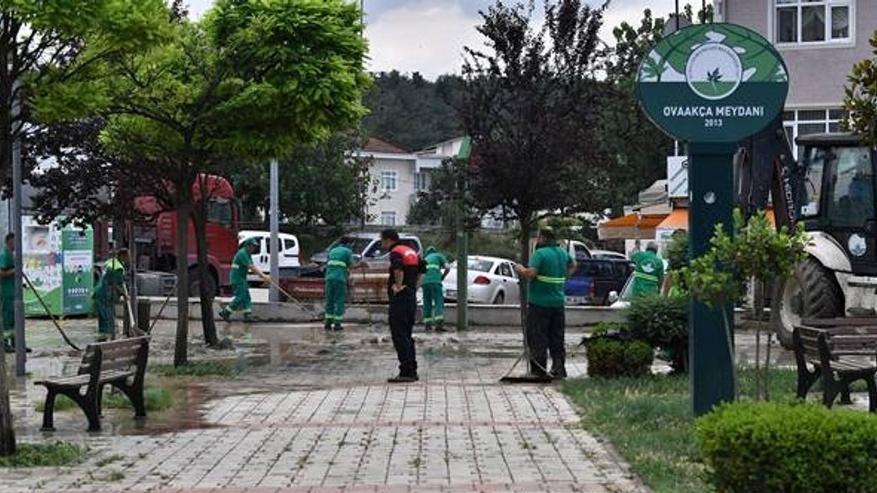 Osmangazi Belediyesi, Ovaakça Mahallesi’nde yoğun bir temizlik çalışması yürütüyor.