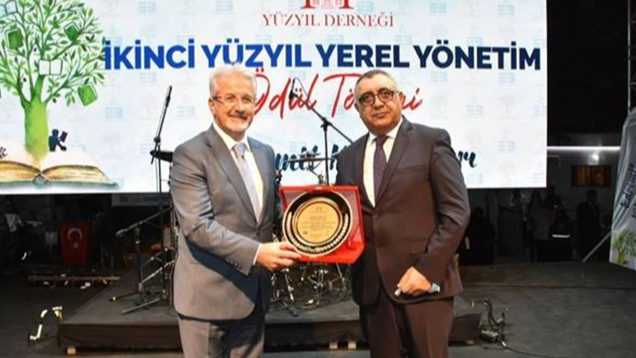 Nilüfer Belediyesi Türkiye’ye örnek olan projeleriyle aldığı ödüllere yenilerini ekliyor.