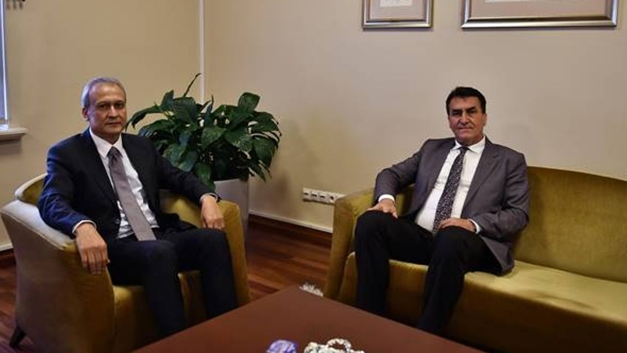 Osmangazi Kaymakamı Ali Partal, Başkan Dündar’a iade-i ziyarette bulundu.