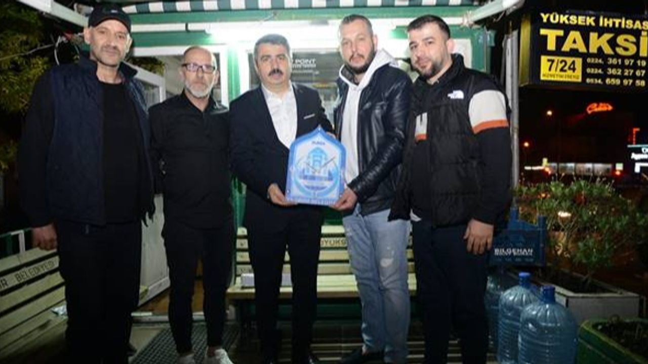 Yıldırım Belediye Başkanı Oktay Yılmaz, iftar sofrasında ilçe sakinleriyle buluştu.