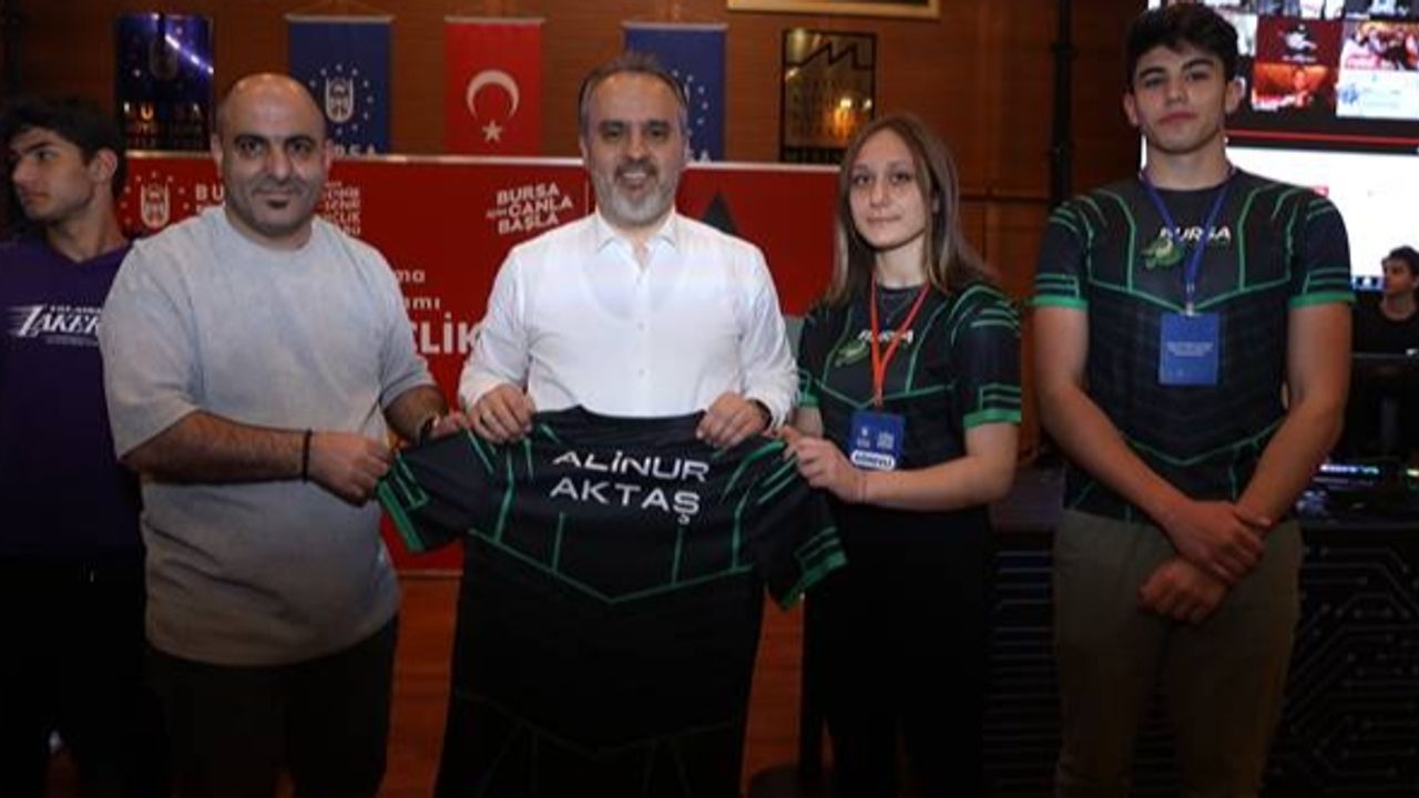 Bursa Büyükşehir Belediye Başkanı Aktaş: “Gençlerin mutluluğu bizi heyecanlandırıyor”