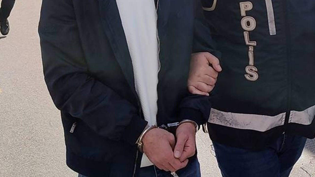 İzmir Büyükşehir Belediyesinde görevli memur M.D. tutuklandı.