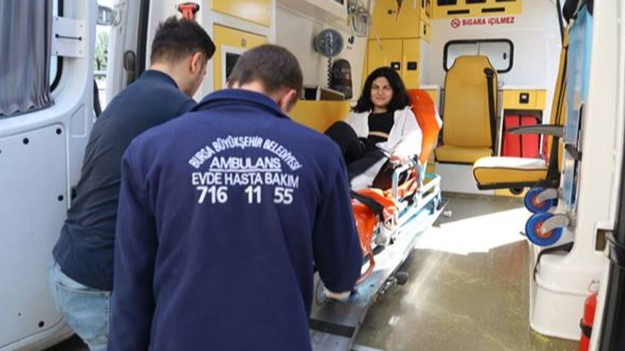 Bursa'da Öğrenci Sınava ambulansla gitti