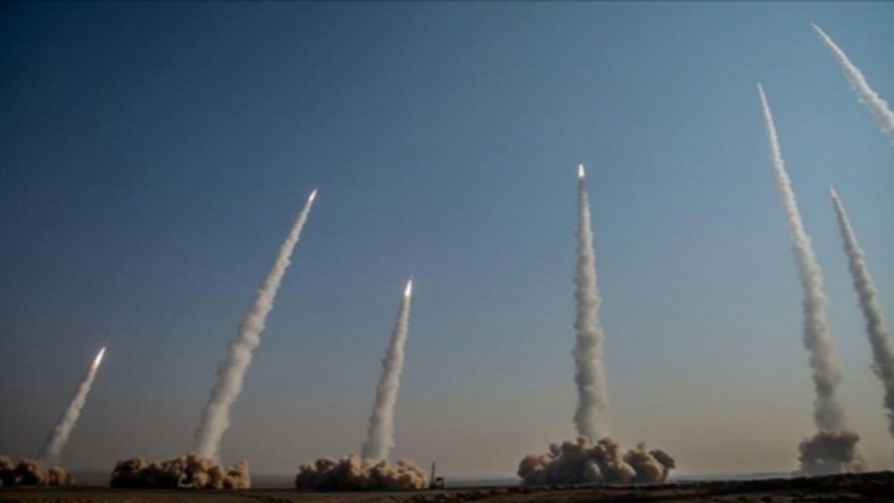 Kuzey Kore kısa menzilli 8 balistik füze denemesi yaptı