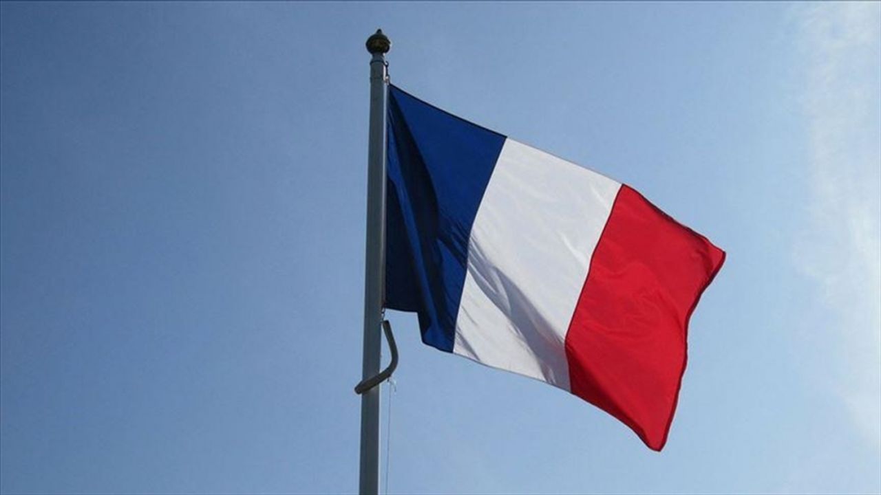 Fransa Hristiyanların da itiraz ettiği 'İslami ayrılıkçılıkla mücadele' yasasında sorun görmedi