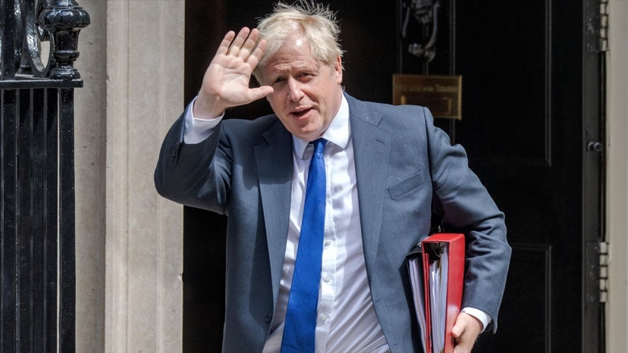İngiltere Başbakanı Johnson'ın istifa etti