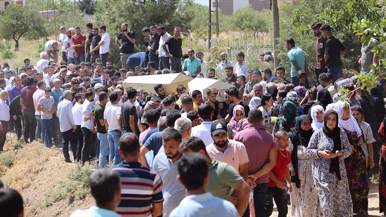 Mardin'de kazalarda hayatını kaybeden 20 kişi son yolculuğu uğurlandı