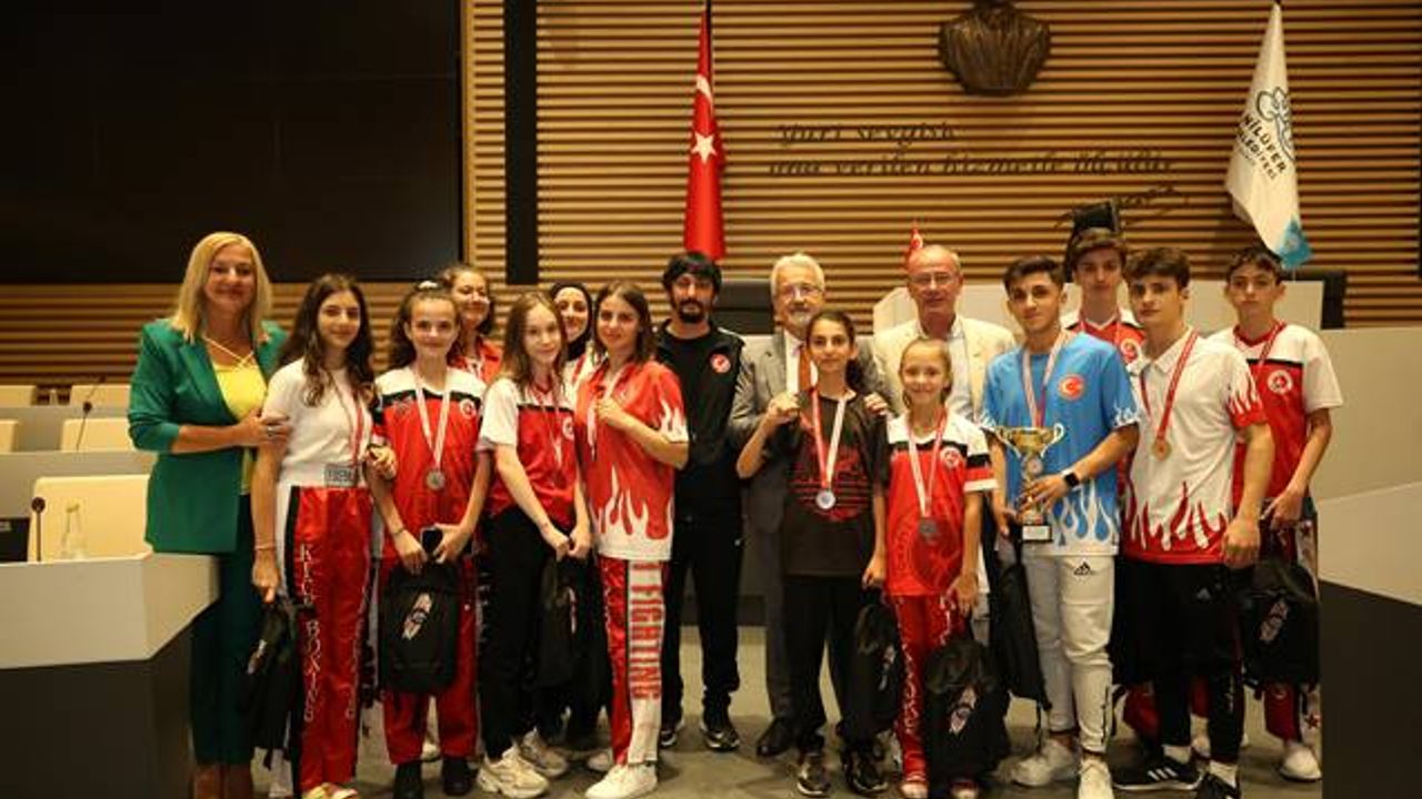 Başkan Turgay Erdem'le  sporcular başarılarını paylaştılar