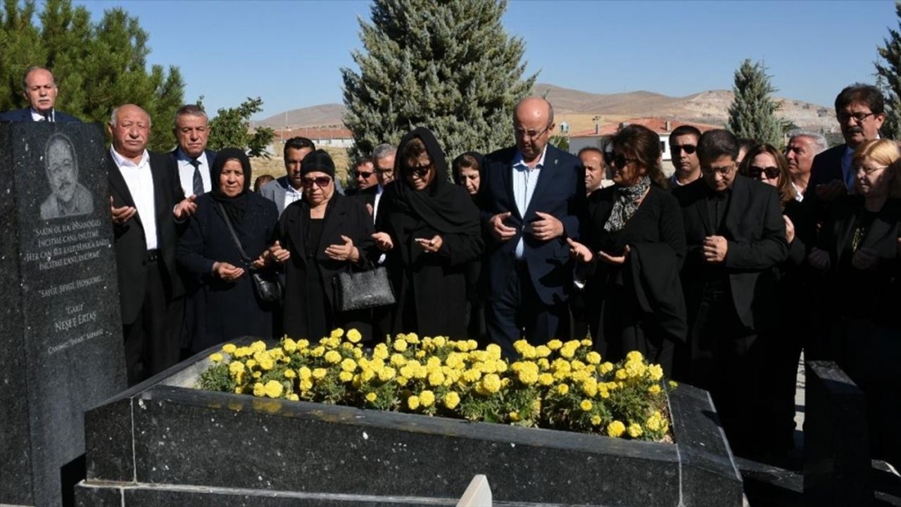 Neşet Ertaş Kırşehir'deki mezarı başında anıldı
