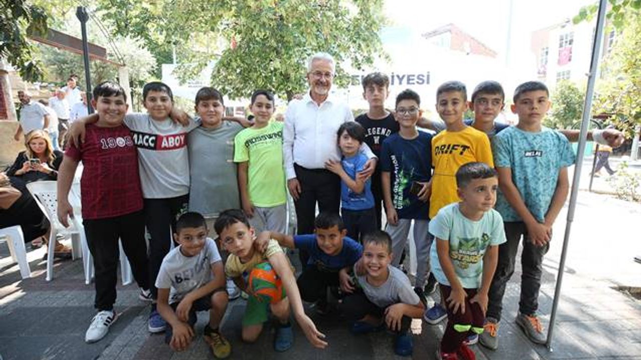 Başkan Turgay Erdem, Akçalar Mahallesi’ni ziyaret etti.