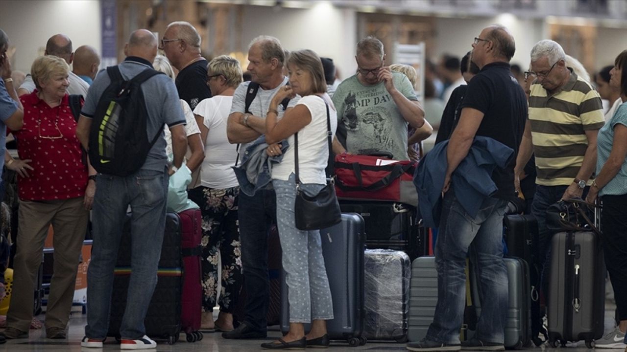 Antalya'ya gelen yabancı turist sayısı 12 milyonu aştı