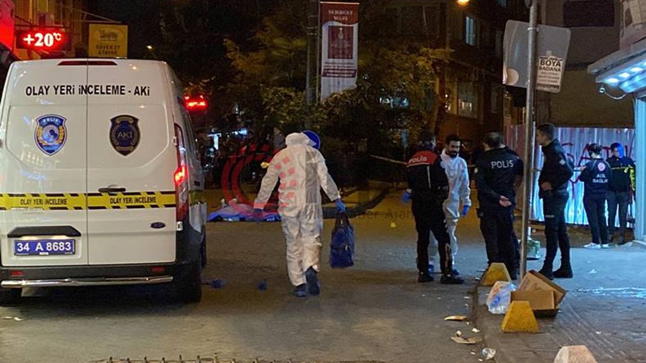 Beyoğlu’nda 2 grup arasında silahlı kavga kanlı bitti: 1 ölü, 1 yaralı