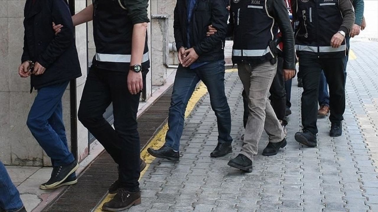 FETÖ operasyonunda 9 kişi gözaltına alındı