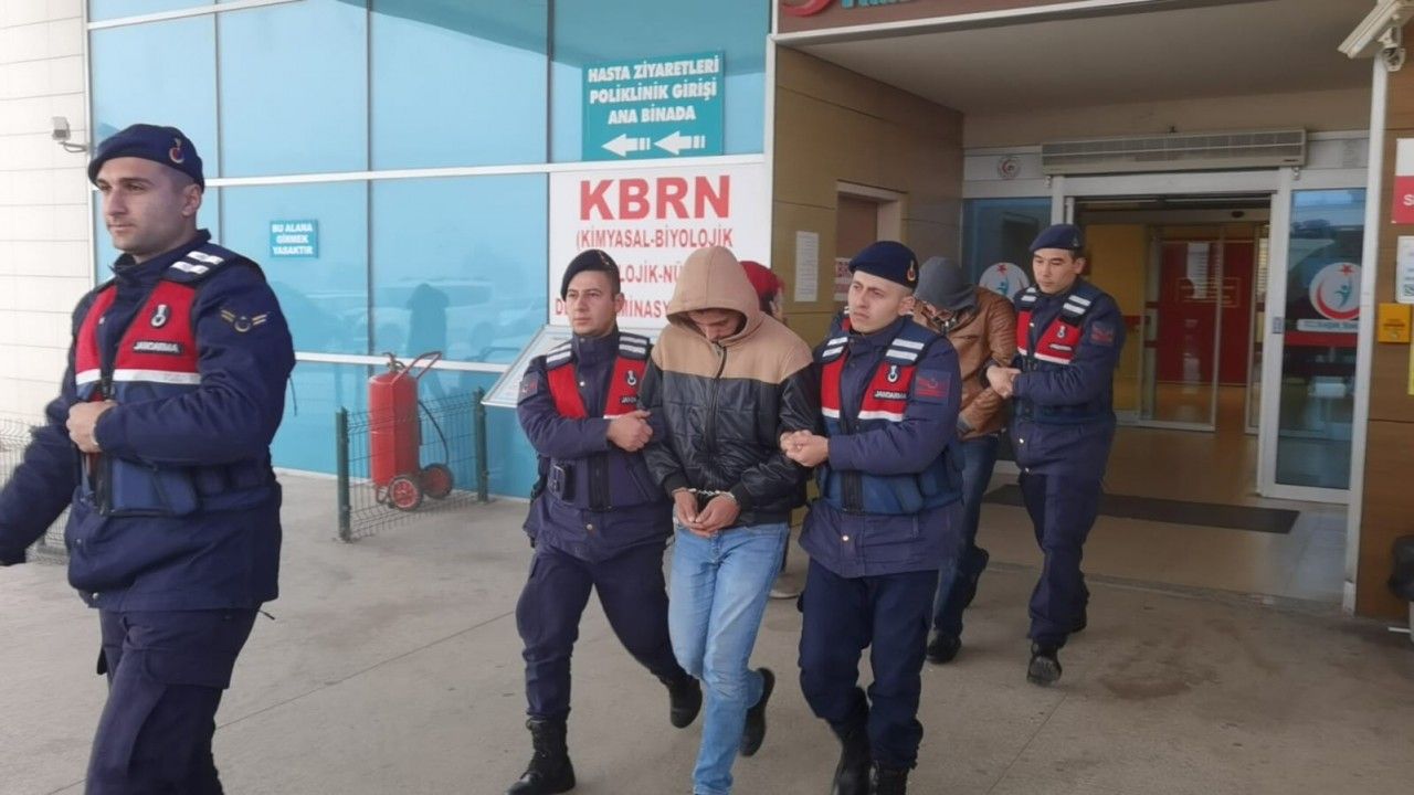 Bursa’da kadının altınlarını alan dolandırıcılar tutuklandı