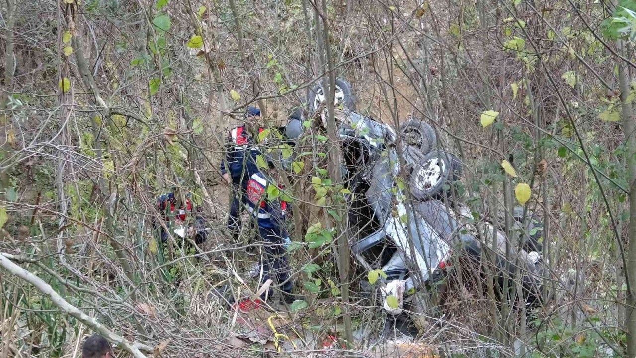 Bursa’da Otomobil 15 metre yükseklikten dereye uçtu : 1 ölü 1 yaralı