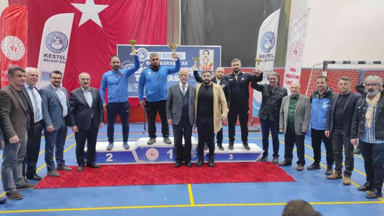 Bursa’da geleneksel Reşit Karabacak serbest güreş turnuvası yapıldı
