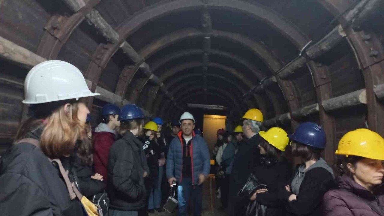 Bursa'da Öğrencilerinden madencilere destek