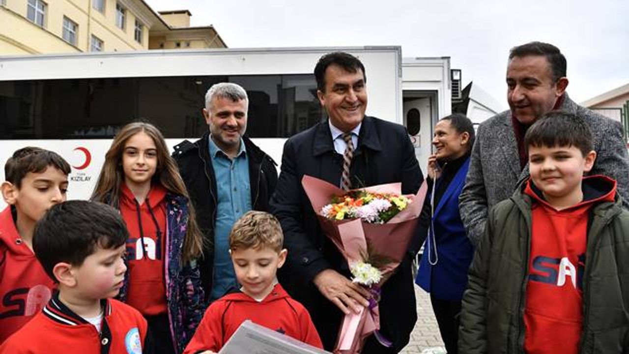 Dündar, Şehit Jandarma Er Samet Akdeniz İlkokulu’nu ziyaret etti