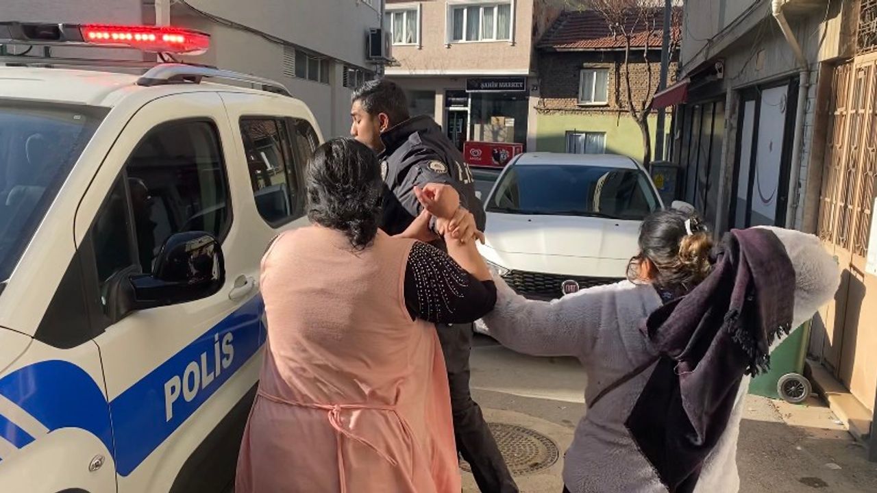 Bursa’da kendi evini yakan kişiye komşuları böyle saldırdı