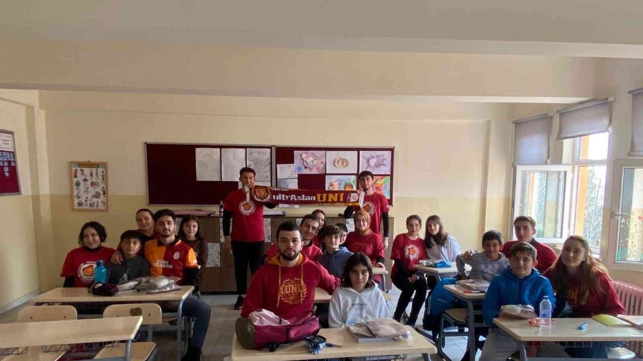 Galatasaray taraftarları köy çocuklarını sevindirdi