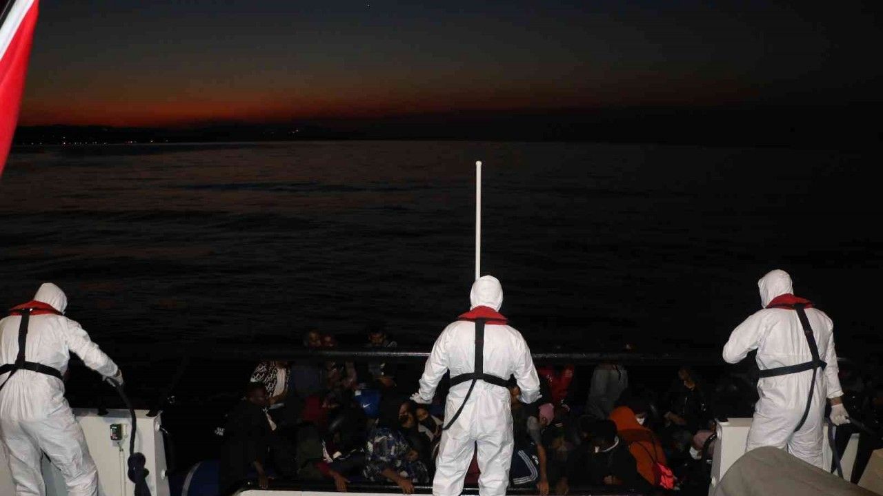 Sahil Güvenlik, 2022 yılında bin 328 kaçak göçmen yakaladı
