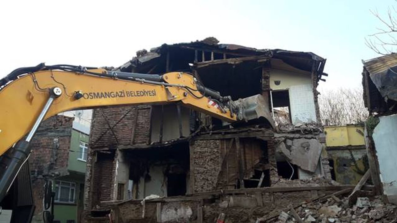 Osmangazi Belediyesi, 100 kaçak ve 99 metruk binayı yıktı