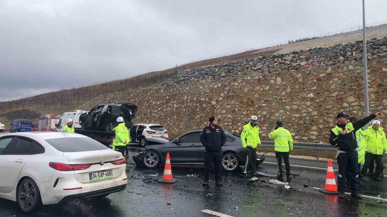 Gemlik'te zincirleme trafik kazası: 4 ölü, 7yaralı