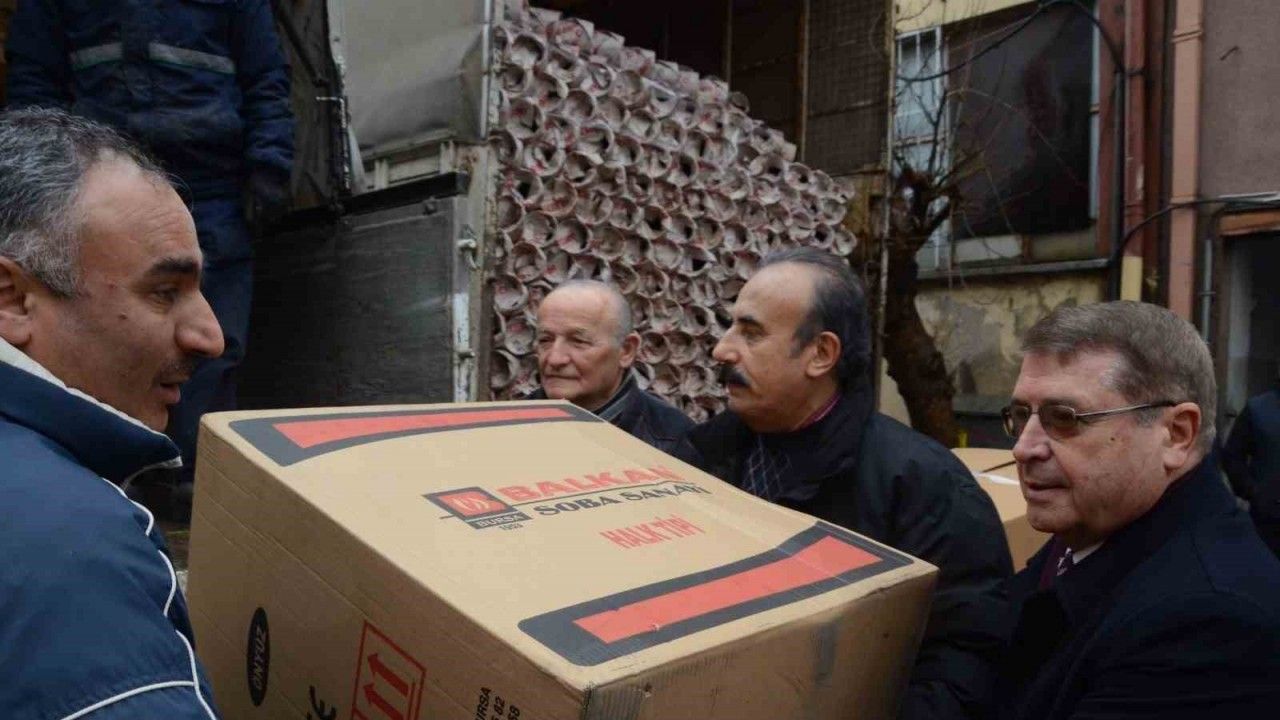 Bursa’dan depremzedelere 600 adet soba yardımı