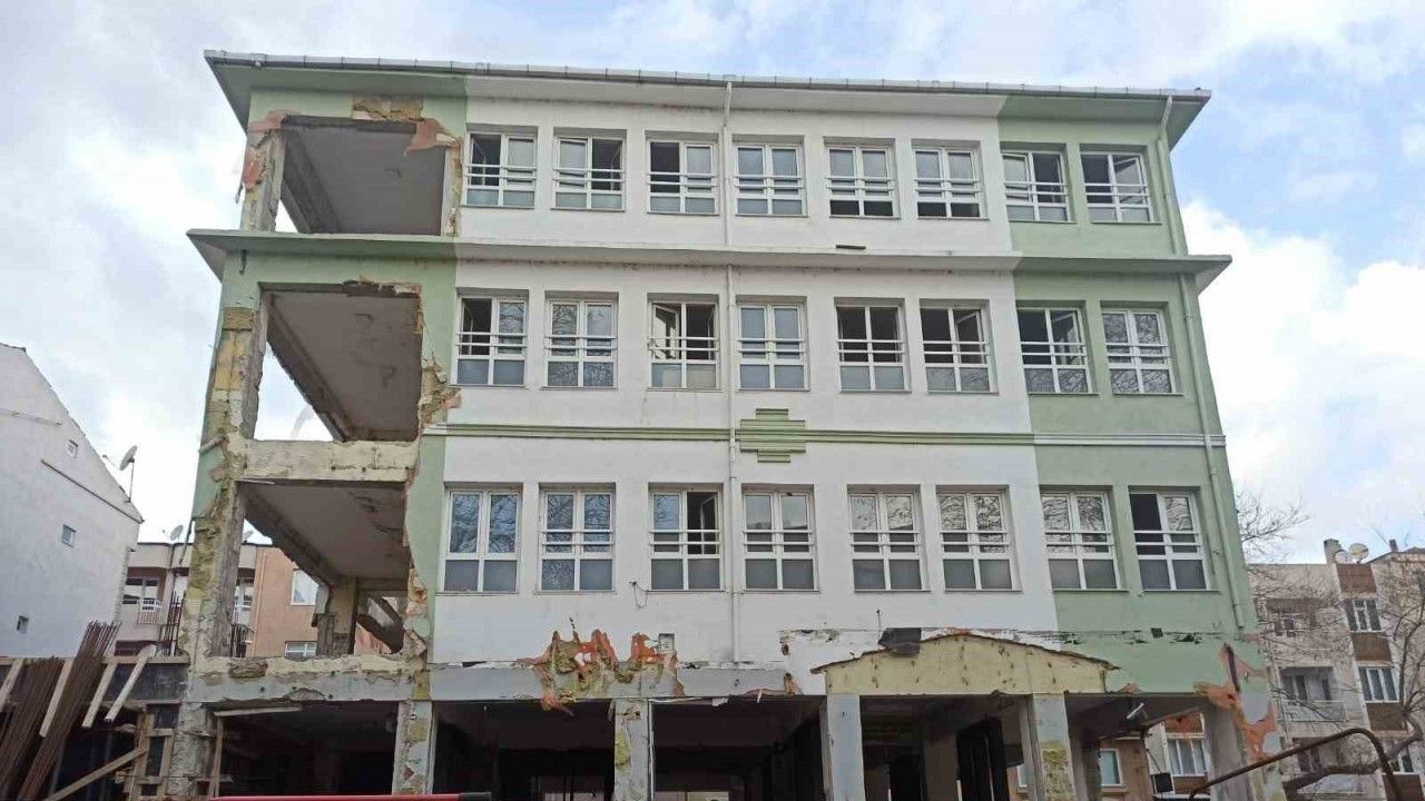 Bursa Mustafakemalpaşa’daki okullarda deprem seferberliği