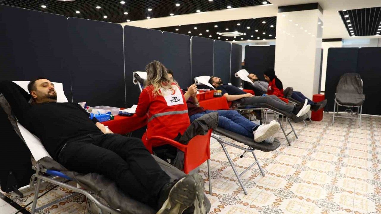 Radyocular Başakşehir’de kan bağışında bulundu
