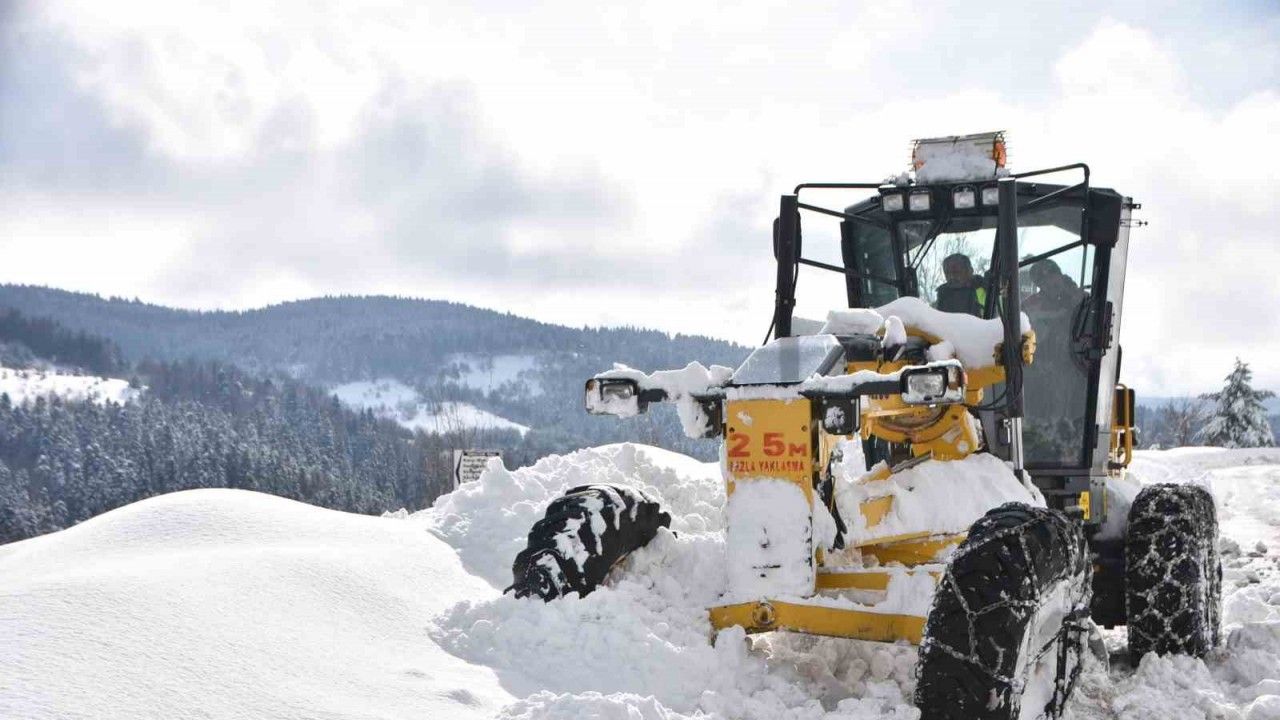 Sinop’ta kar 170 köyü ulaşıma kapattı