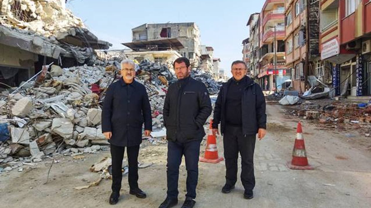 Başkan Turgay Erdem deprem bölgesinde 