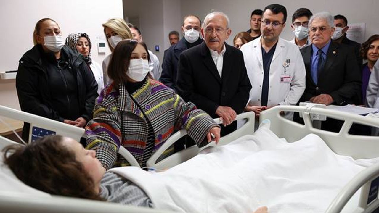 Kılıçdaroğlu, Selvi Kılıçdaroğlu’yla Depremzedeleri Ziyaret Etti