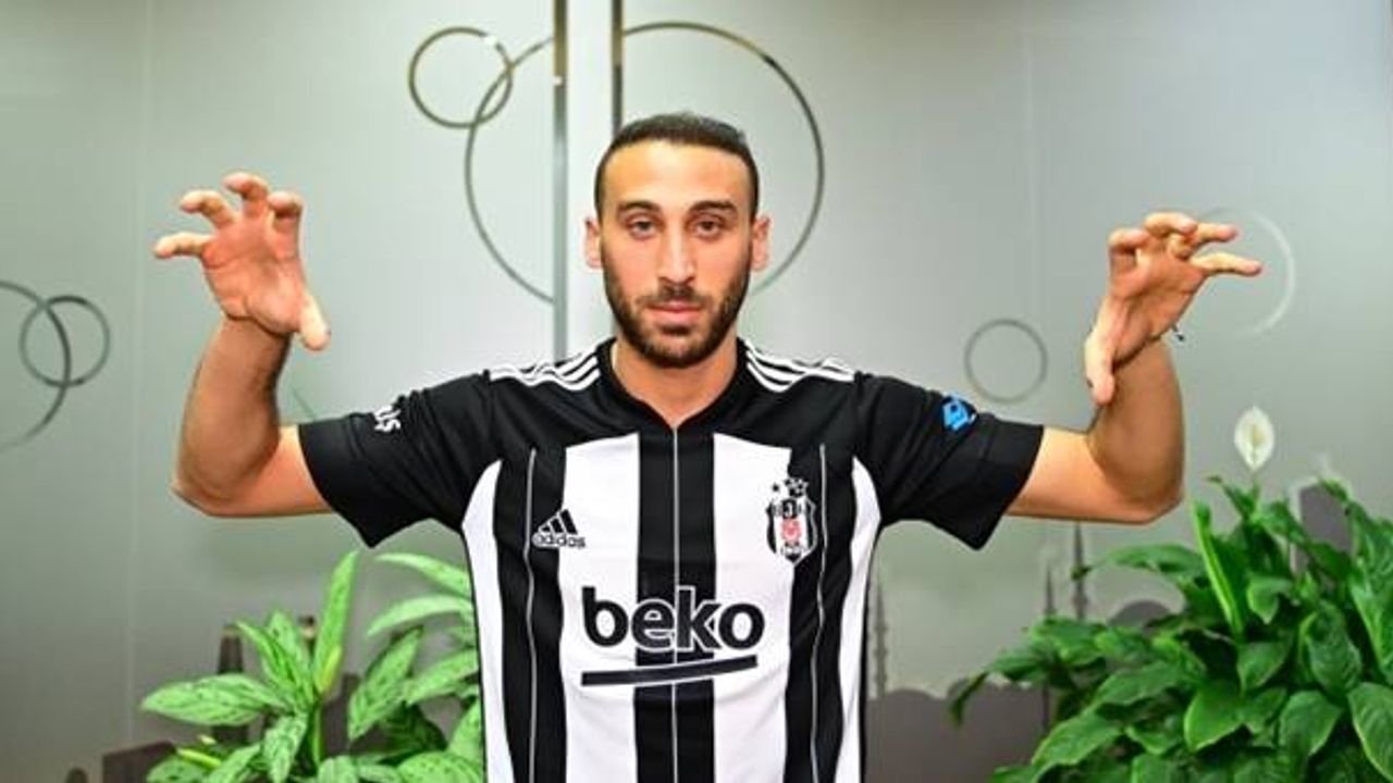 Cenk Tosun: “Beşiktaş’ta kalıyorum”