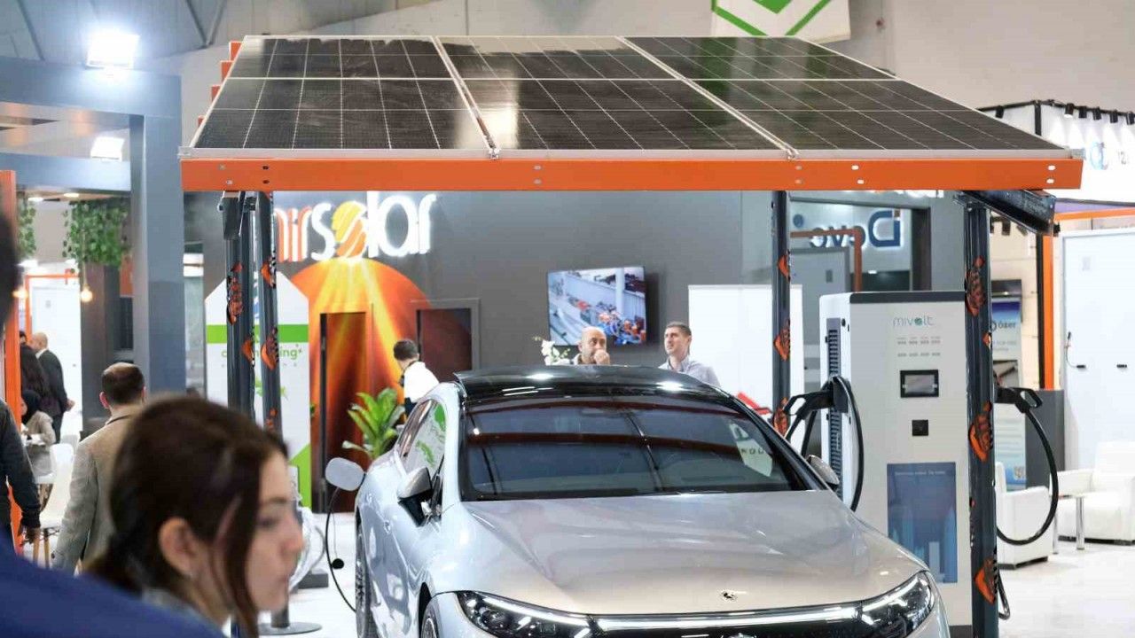 Akaryakıt istasyonları elektrikli araç dönemine solar enerjiyle hazırlanıyor