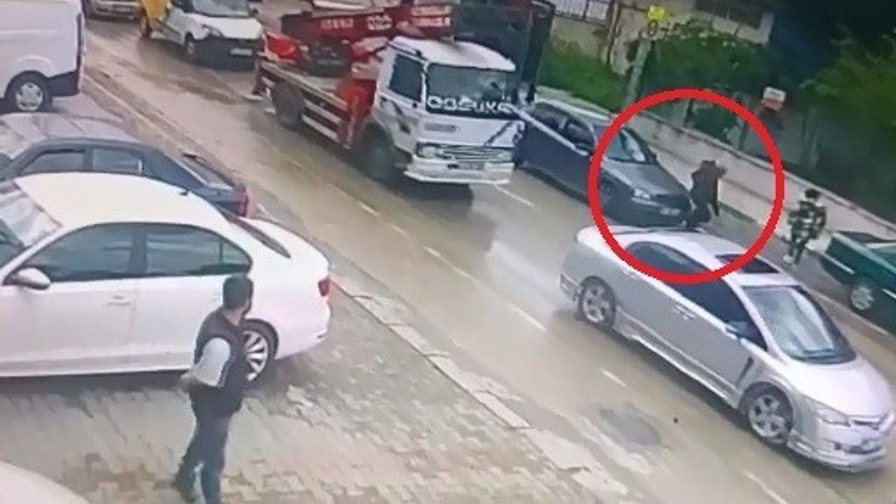 Bursa'da Otomobilin çarptığı yaya metrelerce sürüklendi