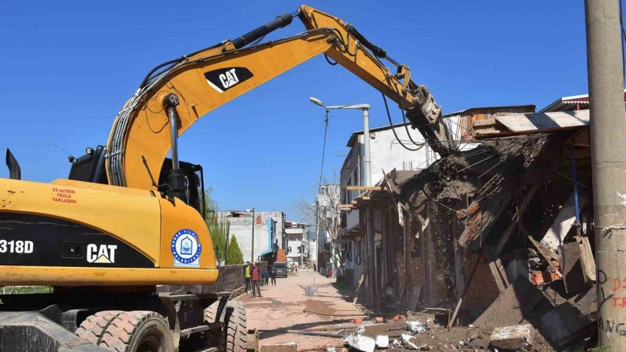 Yıldırım Belediyesi  137 kaçak yapıyı yıktı