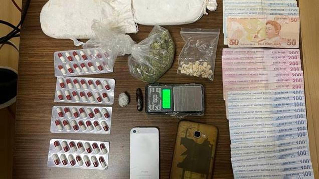 Lavaş ekmeği arasında uyuşturucu ticareti polise takıldı