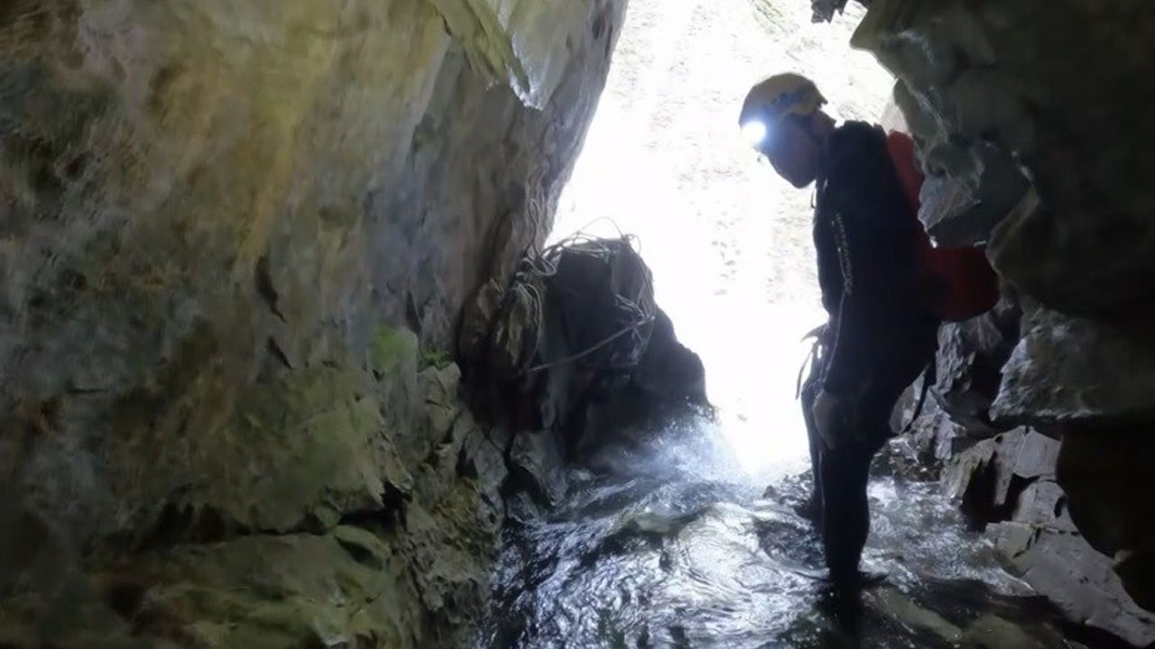 Uludağ’da kar sularının eridiği mağarada ölümüne macera